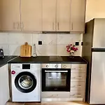 Mandora'S Sea View Apartment