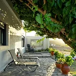 Unique 2 Bdr Popi Villa In Front Of The Sea