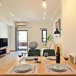 Alex Downtown Holiday Apartment