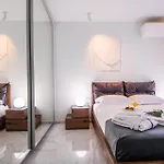 Oikos Luxury Central Apartment