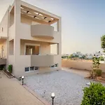 Villa With Private Pool & Jaccuzi Close The Beach