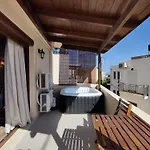 Throumbi House