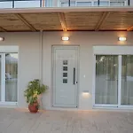 Αngelique Pool Garden Apartment