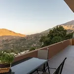 Luxury Apartment With Rooftop Pool In Meronas