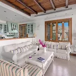 Villa Caves II
