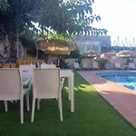 Nikolas Apartments