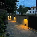 Tanias House