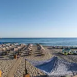 Steris Elegant Beach Hotel & Apartments