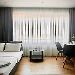 Nanas Luxury And Cozy Apartment
