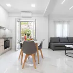 Comfy Beachside Flat