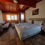 Nikos Hotel