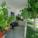 Leonidas Studios & Apartments