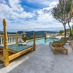 Oak Tree Estate