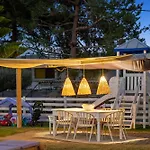 Nikos Apartments