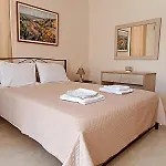 Yannis Apartments