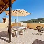 Countryside Apartment 2 With Shared Swimming Pool