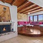 Countryside Apartment 1 With Shared Swimming Pool