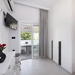 Cherry Central Luxury Suites