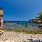 Skiff - Transformed Studio On The Water'S Edge