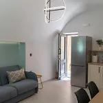 Arch Home, Luxury Property With Private Parking