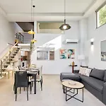 Renia'S House