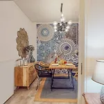 Motley Luxury Apartment By Estia