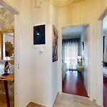 Motley Luxury Apartment By Estia