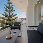 Renia Suite, Near The Sea
