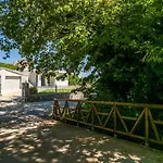 Villa Emily In Countryside