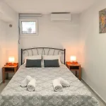 Comfy Flat With Large Terrace, Fiber Internet And Private Parking