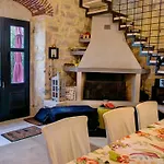 Villa Elborgini In Heraklion Suburbs