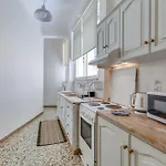 Samouil Apartment Steps From The Beach
