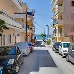 Samouil Apartment Steps From The Beach