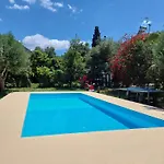 Sofiana'S Garden Retreat With Private Pool