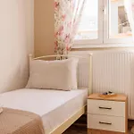 Satisfy Holiday Escape Apartment For 2-7 Pax