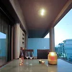 Onyx City Center Apartment With Parking