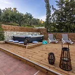 Albore Imblue, Jacuzzi Bliss In Countryside Escapes