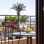 Chryssi Seafront Living, 01 Bedroom Apt Up To 3!