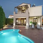 Villa Los Pacos - Spacious 3-Bed Villa Near Rethymno With Spectacular Sea View
