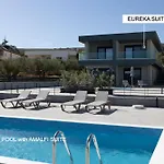 Limi Deluxe Suites