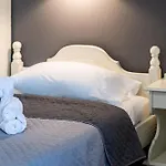 Lia Beachfront Apartments