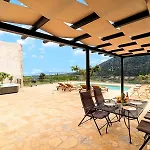 Angenehmes Ferienhaus In Argiroupoli Mit Privatem Pool Und Bergblick