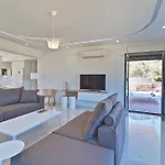 Villa Mit Drei Schlafzimmern Und Privatem Swimmingpool,