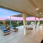 Olivengruene Villa Mit Privatem Beheiztem Pool