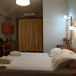 Leonidas Rooms