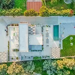 Chris Apartment With Private Ecologic Pool And Kid'S Playground!