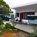Anna'S Garden House