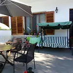 Anna'S Garden House