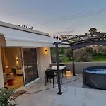 Hill Luxury Suite