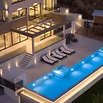Dias Grand Villa, 2 Pools, Seaviews, Tennis & Gym, By Thinkvilla